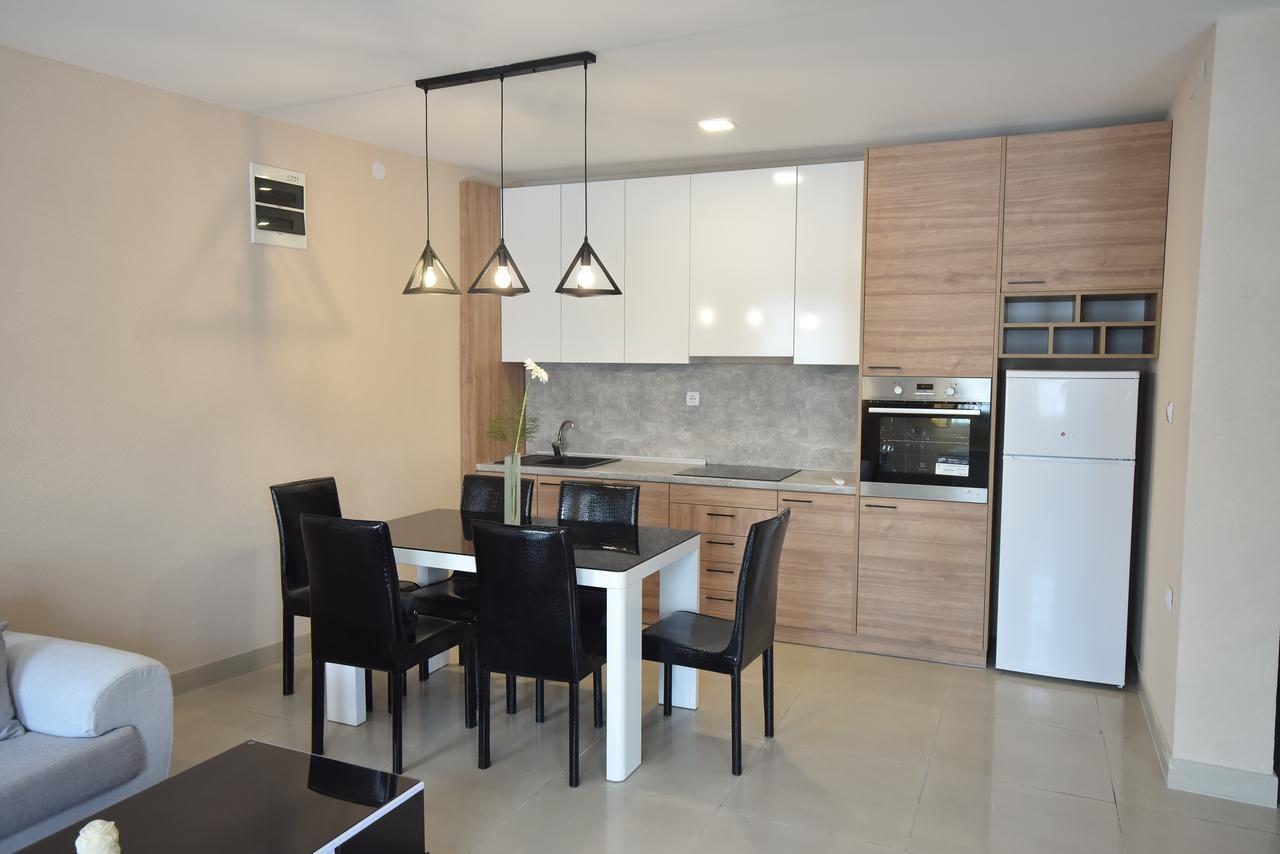 City Center Apartments Пирот Екстериор снимка